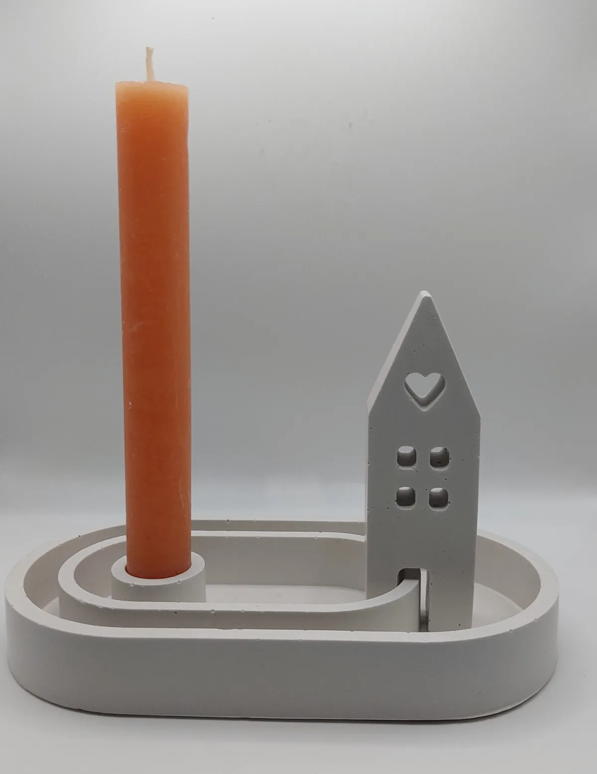 Extra afbeelding van Minimalistische kaarsenhouder met huisjesdesign